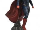 DIAMOND SELECT TOYS DC Gallery: Justice League Movie Superman PVC Gallery Figure
